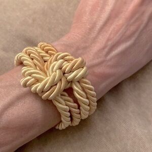 ✅Unique twisted rope bracelet in gold plated finish. Clasp is  magnetic. 💛